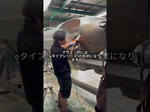 カーボン製テールへの差し替えに向け、モノコックを切断