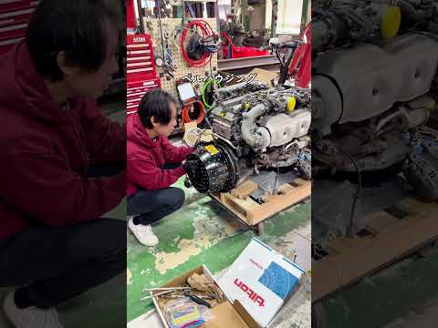 ジャガーEタイプのボディと2JZエンジンを仮組み